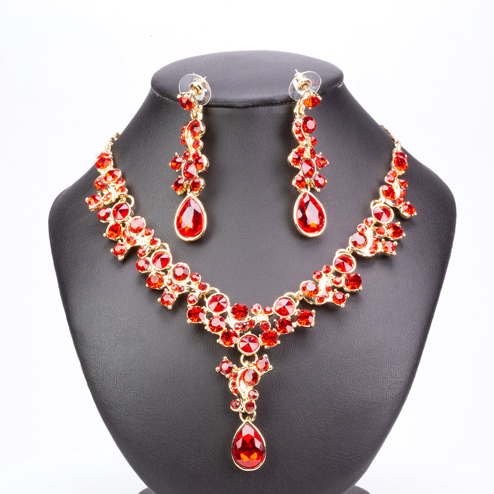 Schmuckgarnitur aus aus weißgoldplattierter Legierung mit rotem Emporia®-Kristall