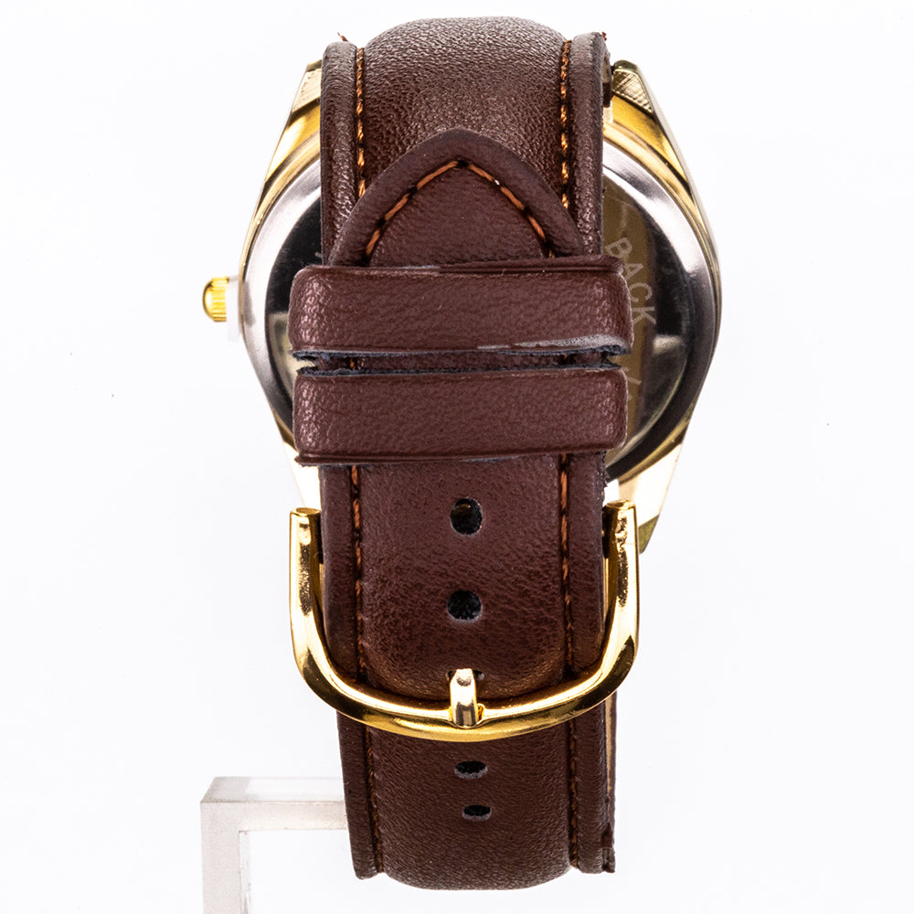 Armbanduhr mit braunem Armband und goldfarbenem Zifferblatt mit einem Gebet