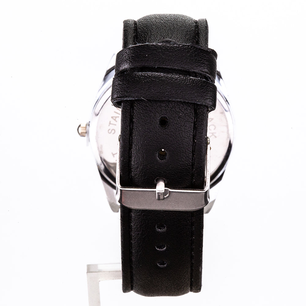 Armbanduhr mit schwarz Armband und weiß Zifferblatt mit einem Gebet