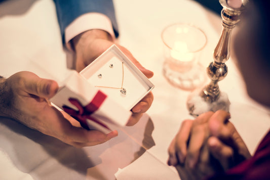 Gold- oder Silberschmuck als Geschenk? So wählen Sie das perfekte Stück aus