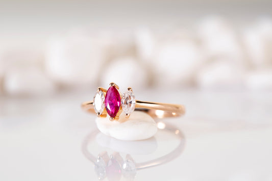 Glänzen Sie an Sommerabenden: Silber- und Goldohrringe mit roten Diamanten für einen besonderen Look