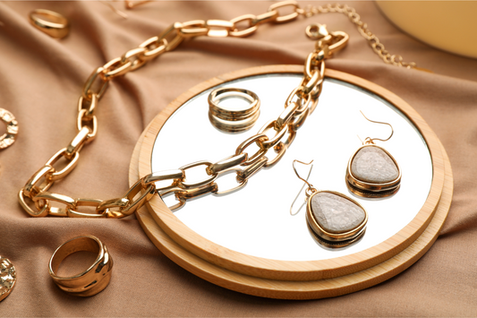 Silberne Halsketten und Medaillons: Wie kann man sie mit Silberringen und Silberohrringen kombinieren? - Schmuck Rabatt