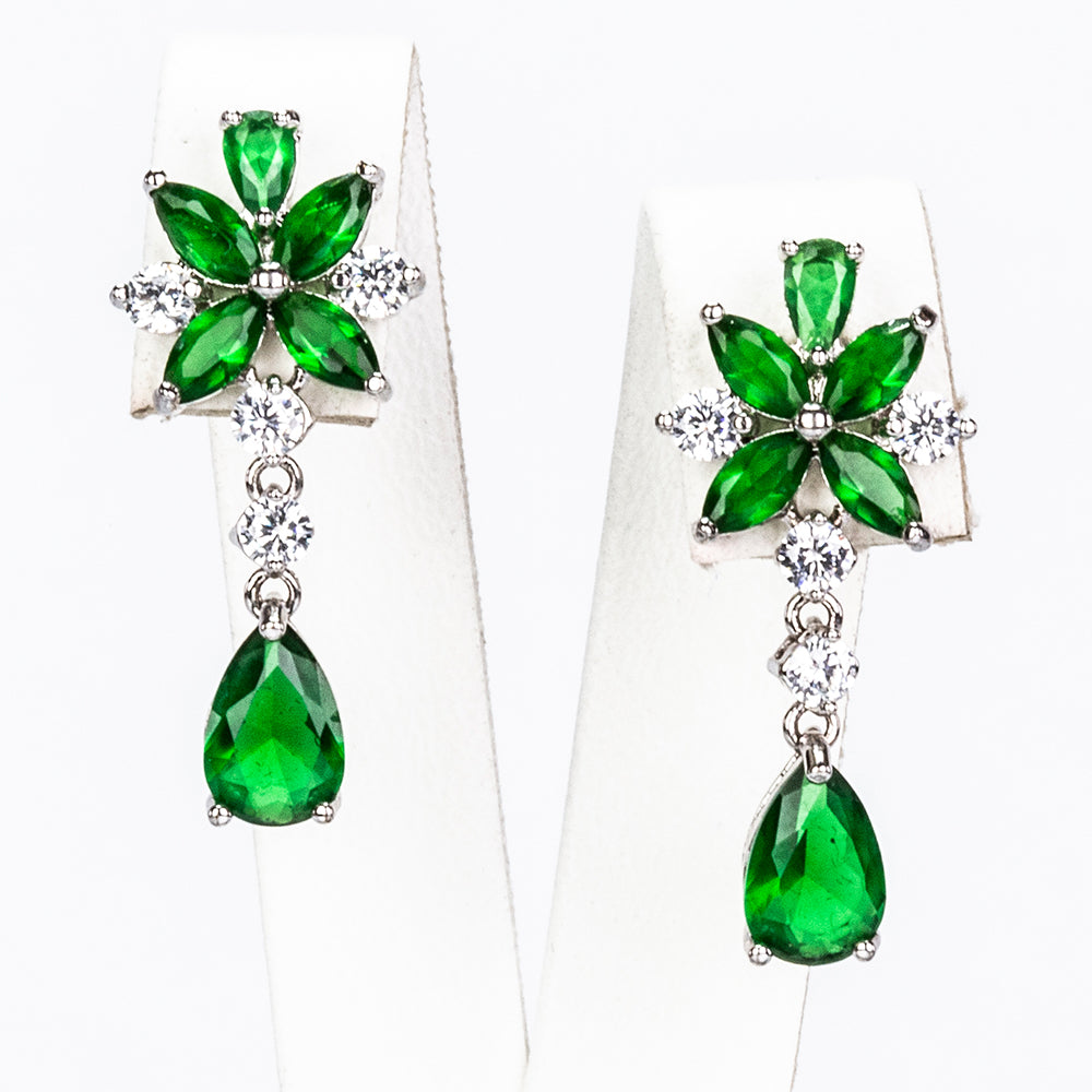 Schmuckgarnitur aus aus goldplattierter Legierung mit grünem Emporia® Kristall