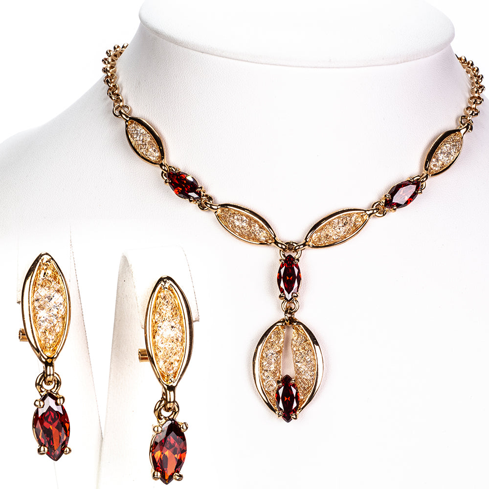 Schmuckgarnitur aus aus goldplattierter Legierung mit rotem Emporia®-Kristall 1 