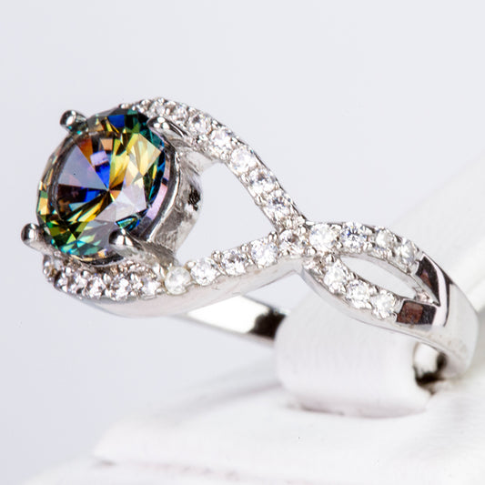 Ring aus goldplattierterr Legierung mit grünem Emporia® Kristall und weißem Emporia® Kristall