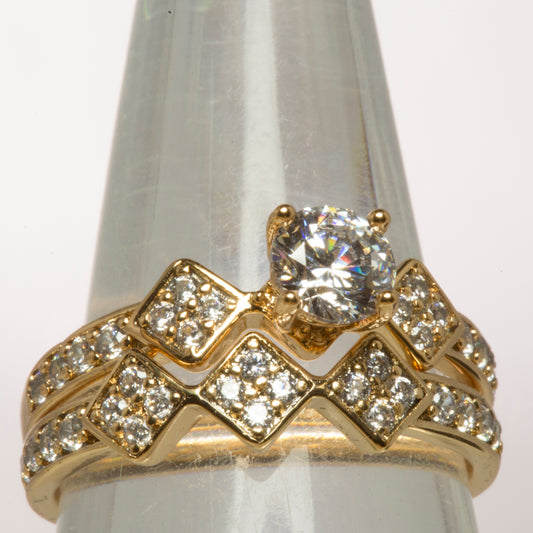 Ring aus goldplattierterr Legierung mit weißem Emporia® Kristall