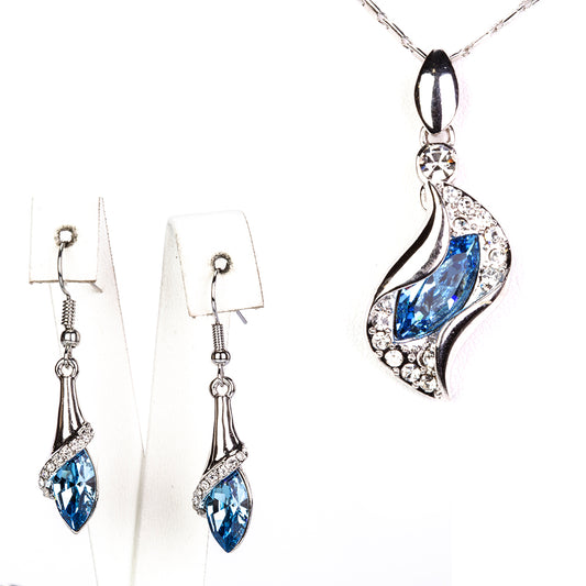 Schmuckgarnitur aus aus goldplattierter Legierung mit blauem Emporia®-Kristall