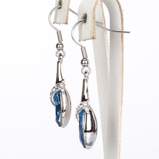 Ohrringe aus goldplattierter Legierung mit blauem Emporia®-Kristall
