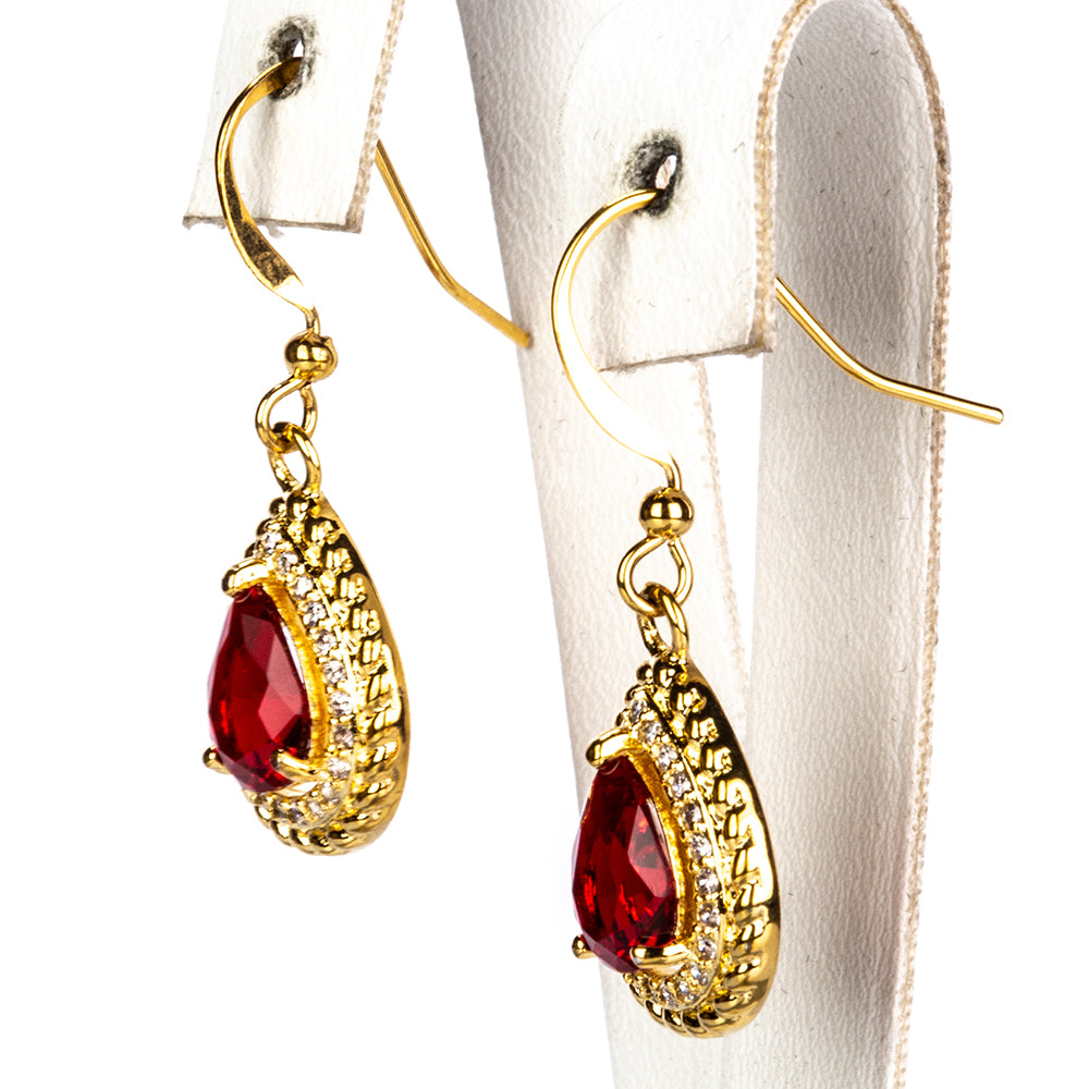 Schmuckgarnitur aus aus goldplattierter Legierung mit rotem Emporia®-Kristall