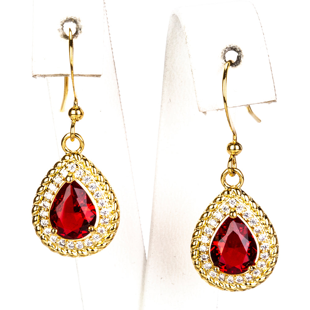 Schmuckgarnitur aus aus goldplattierter Legierung mit rotem Emporia®-Kristall