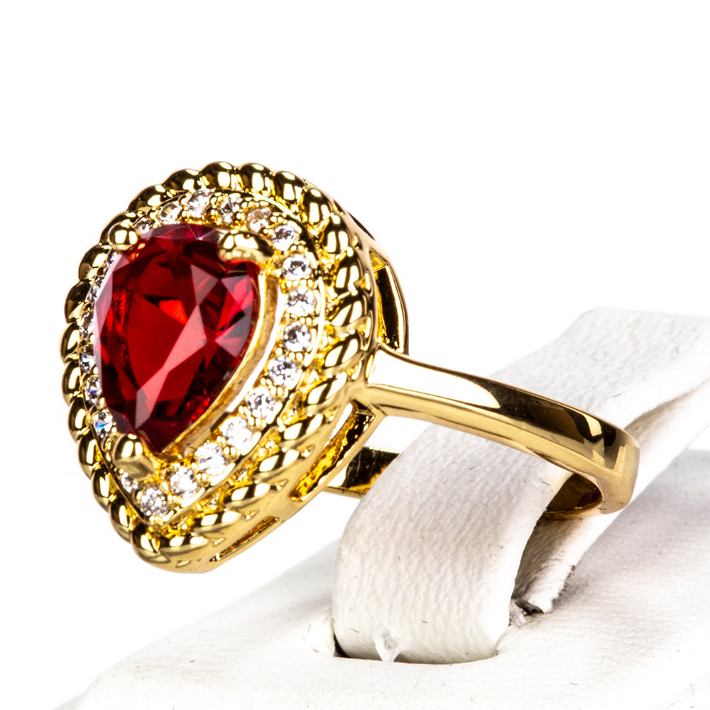 Schmuckgarnitur aus aus goldplattierter Legierung mit rotem Emporia®-Kristall 5 