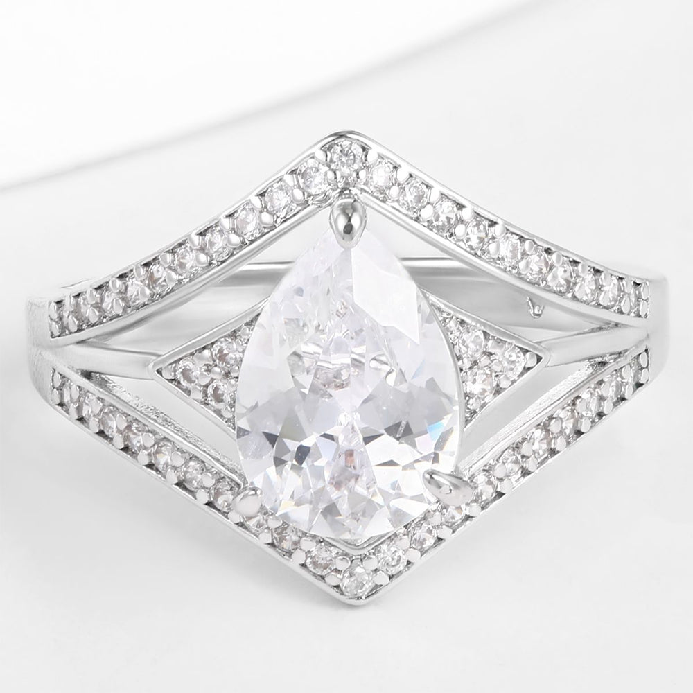 Ring aus goldplattierterr Legierung mit weißem Emporia® Kristall 1 