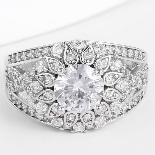 Ring aus goldplattierterr Legierung mit weißem Emporia® Kristall