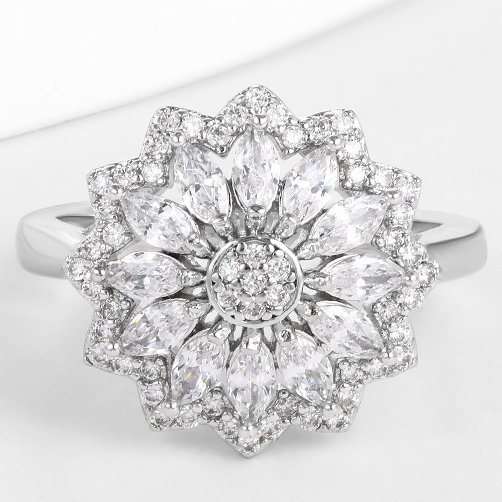 Ring aus goldplattierterr Legierung mit weißem Emporia® Kristall 1 