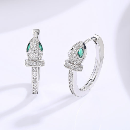 Ohrringe aus goldplattierter Legierung mit grünem Emporia® Kristall und weißem Emporia® Kristall