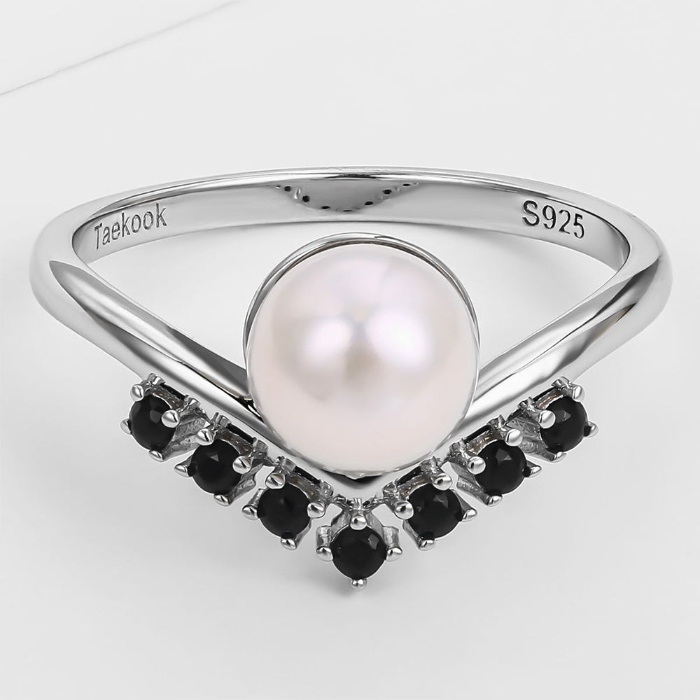 Ring aus goldplattierterr Legierung mit schwarzem Emporia®-Kristall 1 