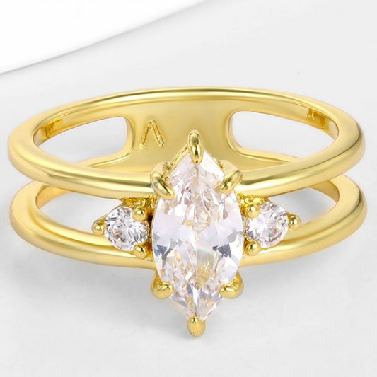 Ring aus goldplattierter Legierung mit weißem Emporia® Kristall