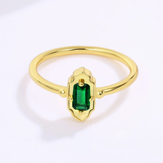 Ring aus goldplattierter Legierung mit grünem Emporia® Kristall