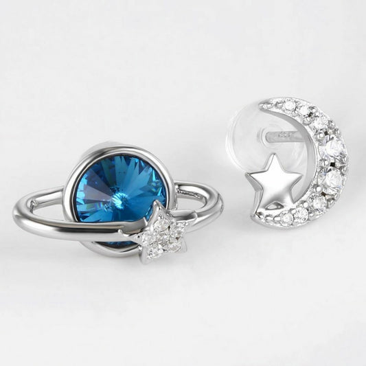Ohrringe aus goldplattierter Legierung mit blauem Emporia®-Kristall