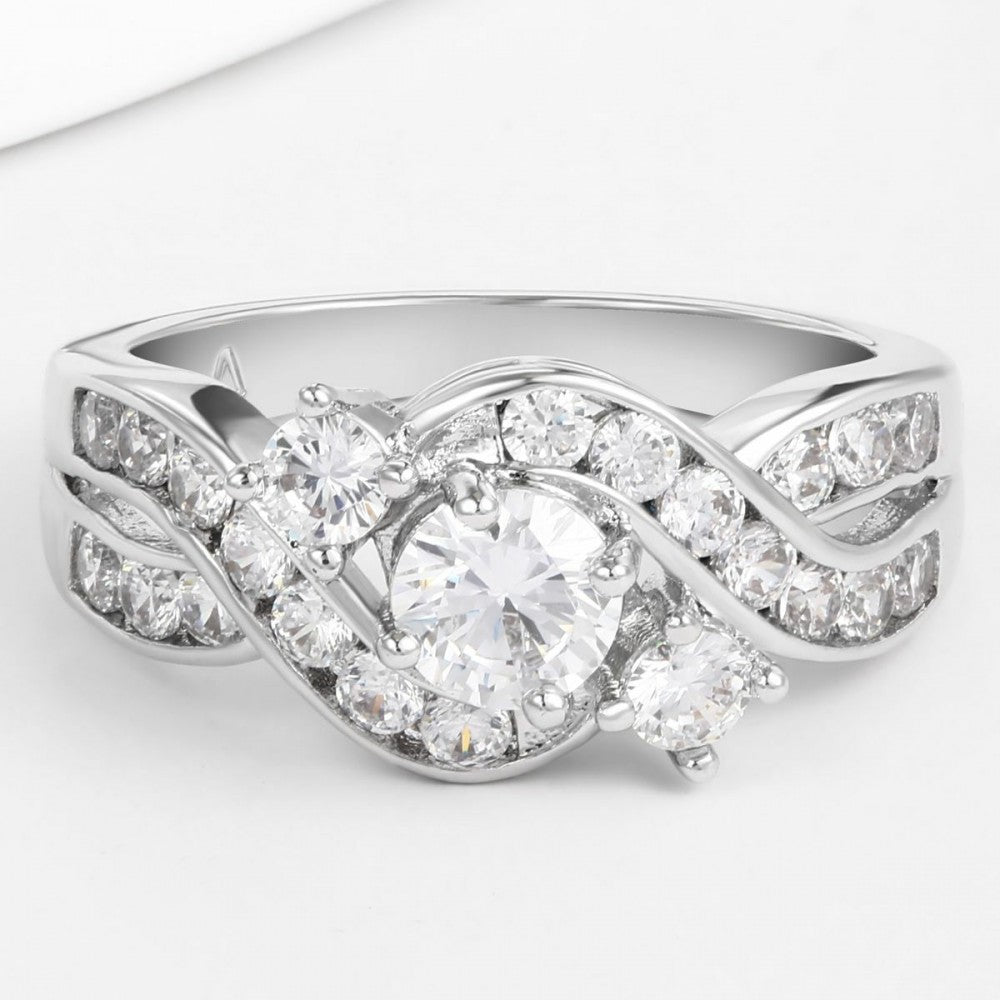 Ring aus goldplattierterr Legierung mit weißem Emporia® Kristall 1 
