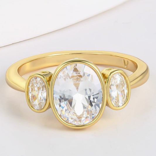 Ring aus goldplattierter Legierung mit weißem Emporia® Kristall