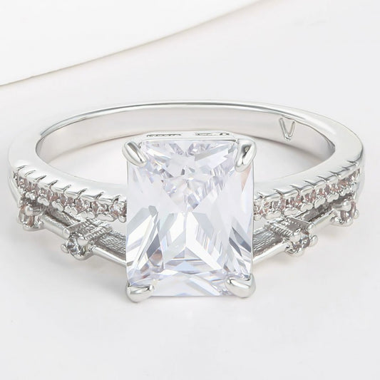 Ring aus goldplattierter Legierung mit weißem Emporia® Kristall