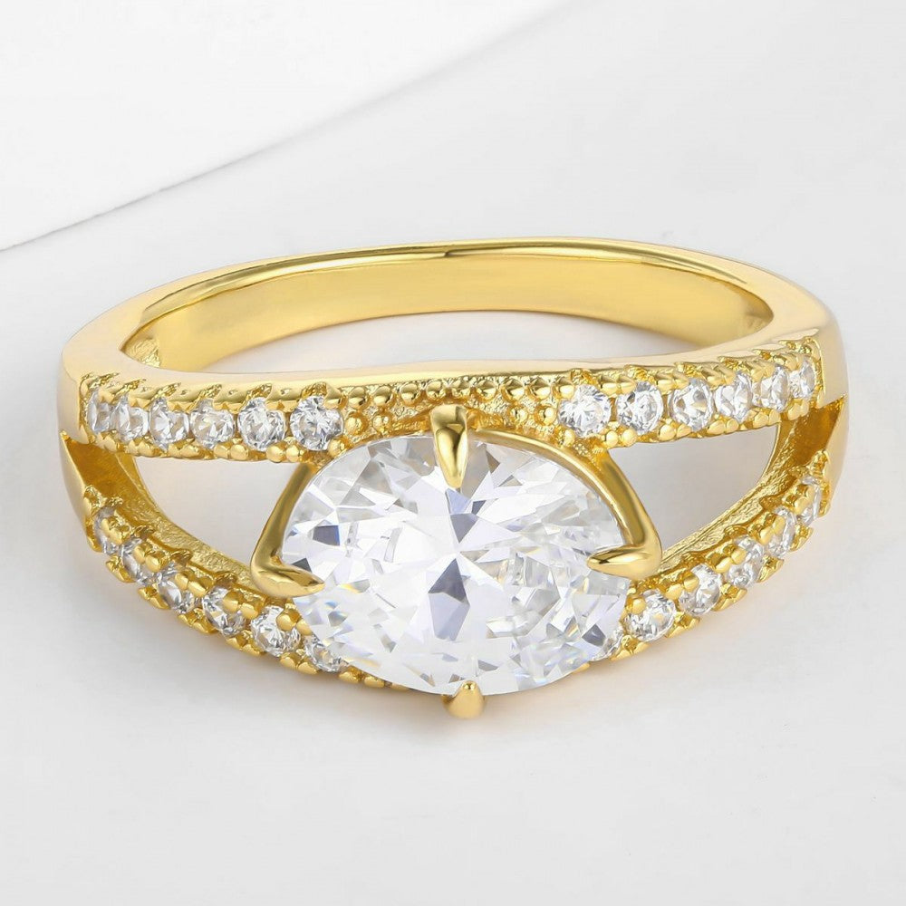 Ring aus goldplattierterr Legierung mit weißem Emporia® Kristall