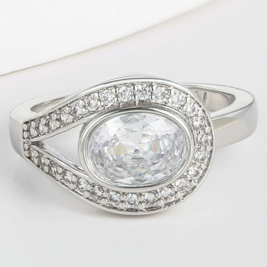 Ring aus goldplattierter Legierung mit weißem Emporia® Kristall