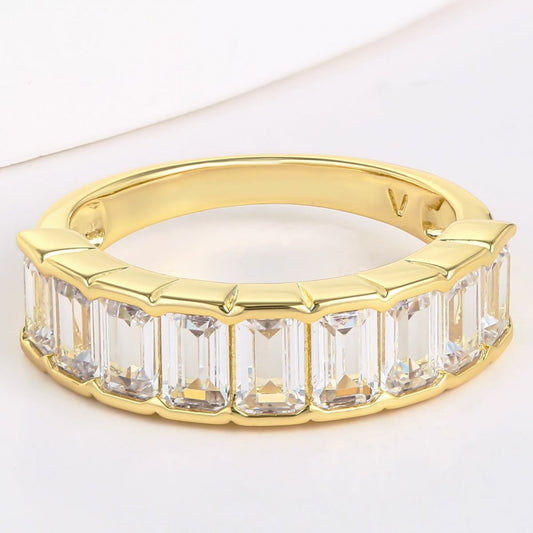 Ring aus goldplattierter Legierung mit weißem Emporia® Kristall