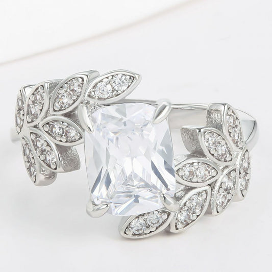 Ring aus goldplattierter Legierung mit weißem Emporia® Kristall