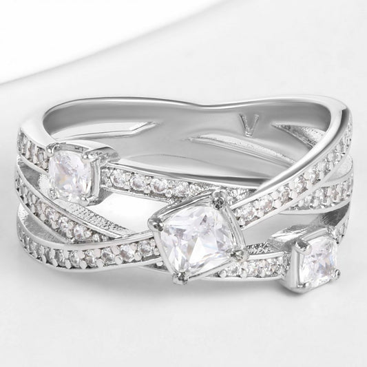 Ring aus goldplattierterr Legierung mit weißem Emporia® Kristall