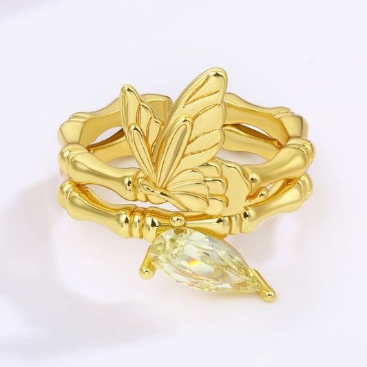 Ring aus goldplattierterr Legierung mit weißem Emporia® Kristall
