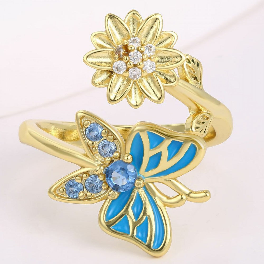 Ring aus goldplattierterr Legierung mit blauem Emporia®-Kristall