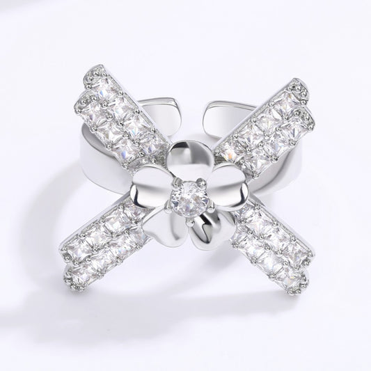 Ring aus goldplattierter Legierung mit weißem Emporia® Kristall
