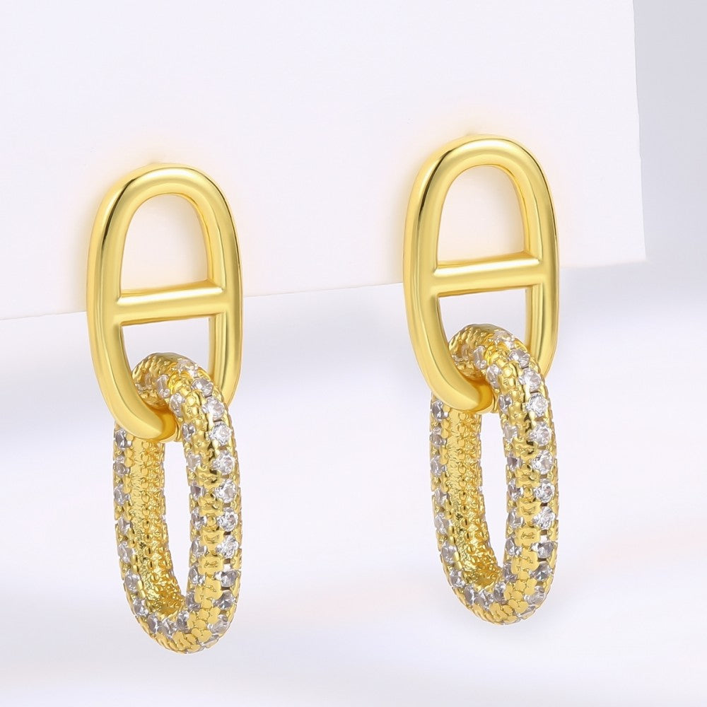 Ohrringe aus goldplattierter Legierung mit weißem Emporia® Kristall
