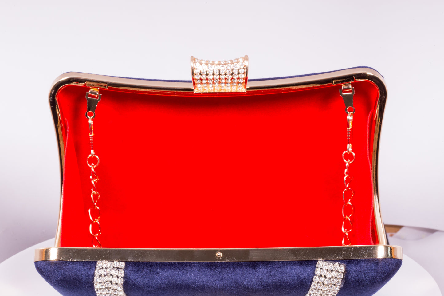 Tasche aus goldplattierter Legierung mit weißem Emporia® Kristall