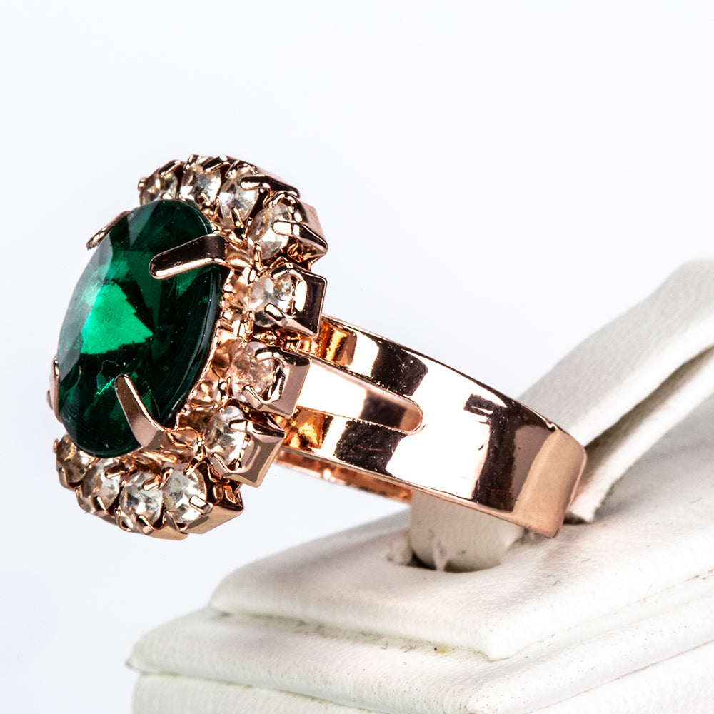 Uhr aus goldplattierter Legierung mit grünem Emporia® Kristall und weißem Emporia® Kristall