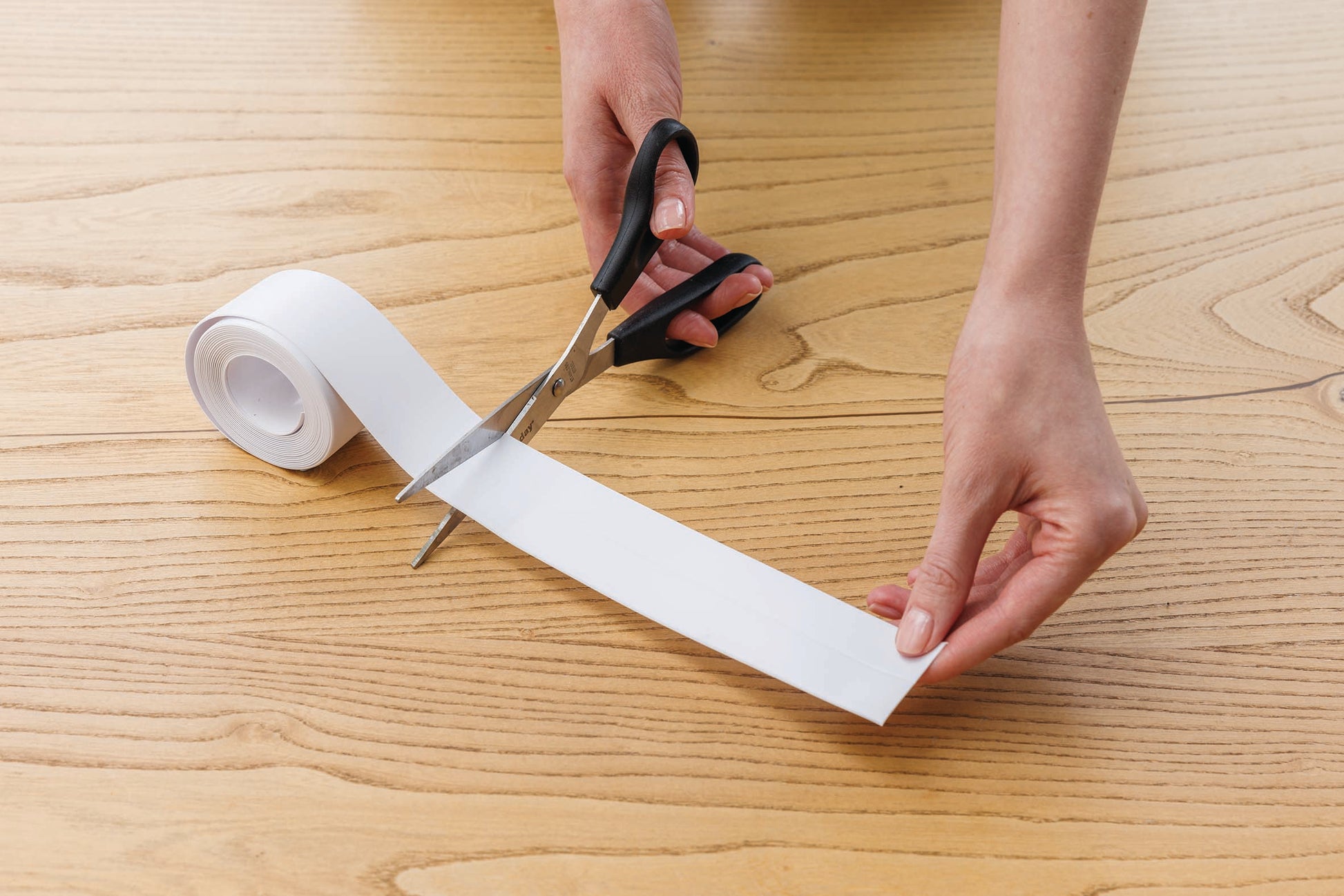 InstaSeal selbstklebendes Dichtungs- und Kantenband – 2 Rollen 5 