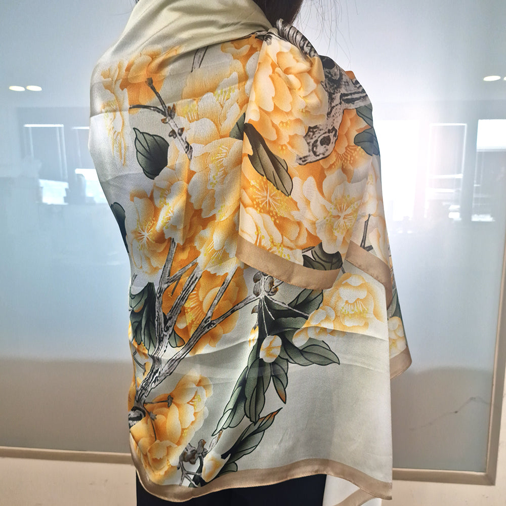 Schal mit blühendem Blumenmuster, gelb, 85 cm x 180 cm, 100% vegane Seide