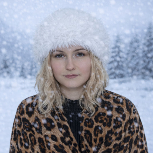 Beigefarbene Wintermütze aus Kunstfell – Einheitsgröße