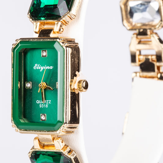 Uhr aus goldplattierter Legierung mit grünem Emporia® Kristall