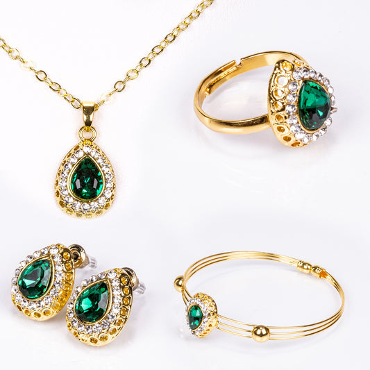 Schmuckgarnitur aus aus goldplattierter Legierung mit grünem Emporia® Kristall und weißem Emporia® Kristall