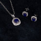 Schmuckgarnitur aus aus goldplattierter Legierung mit Saphir und weißem Emporia® Kristall