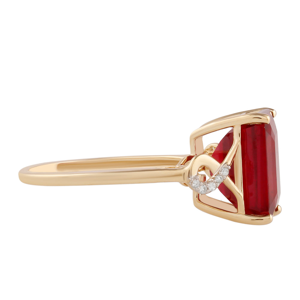 Goldring mit Rubin aus Madagaskar und weißem Zirkon
