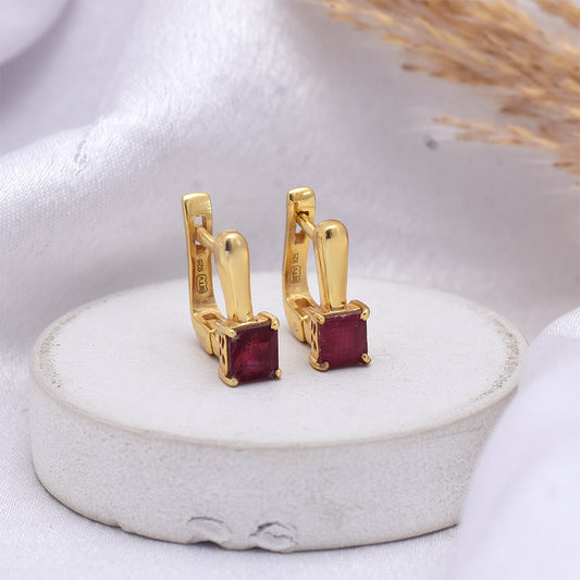 Goldplattierte Silberohrringe mit Rubin aus Madagaskar