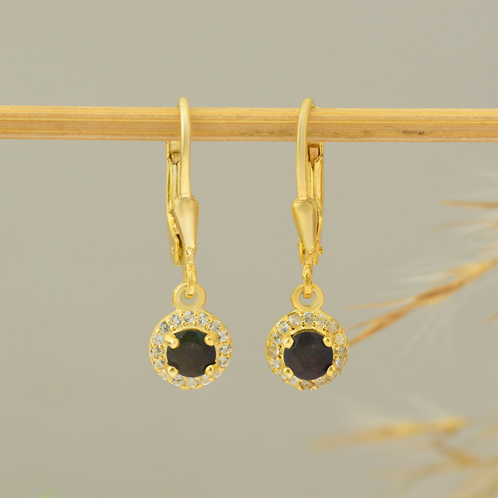 Goldplattierte Silberohrringe mit äthiopischem Opal aus Lega Dembi und weißem Topas