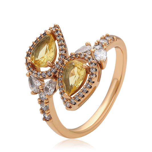 Ring aus goldplattierterr Legierung mit gelbem Emporia®-Kristall und weißem Emporia® Kristall