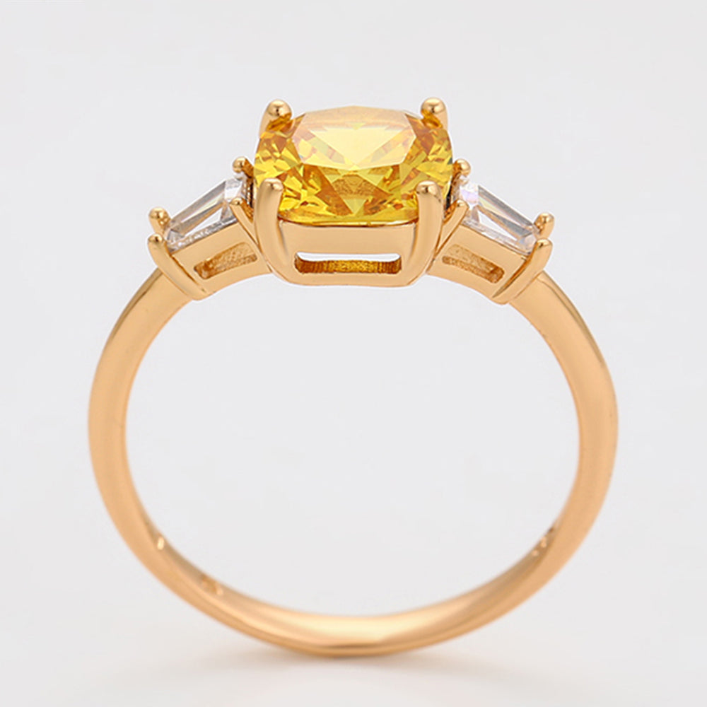 Ring aus goldplattierterr Legierung mit gelbem Emporia®-Kristall und weißem Emporia® Kristall 5 