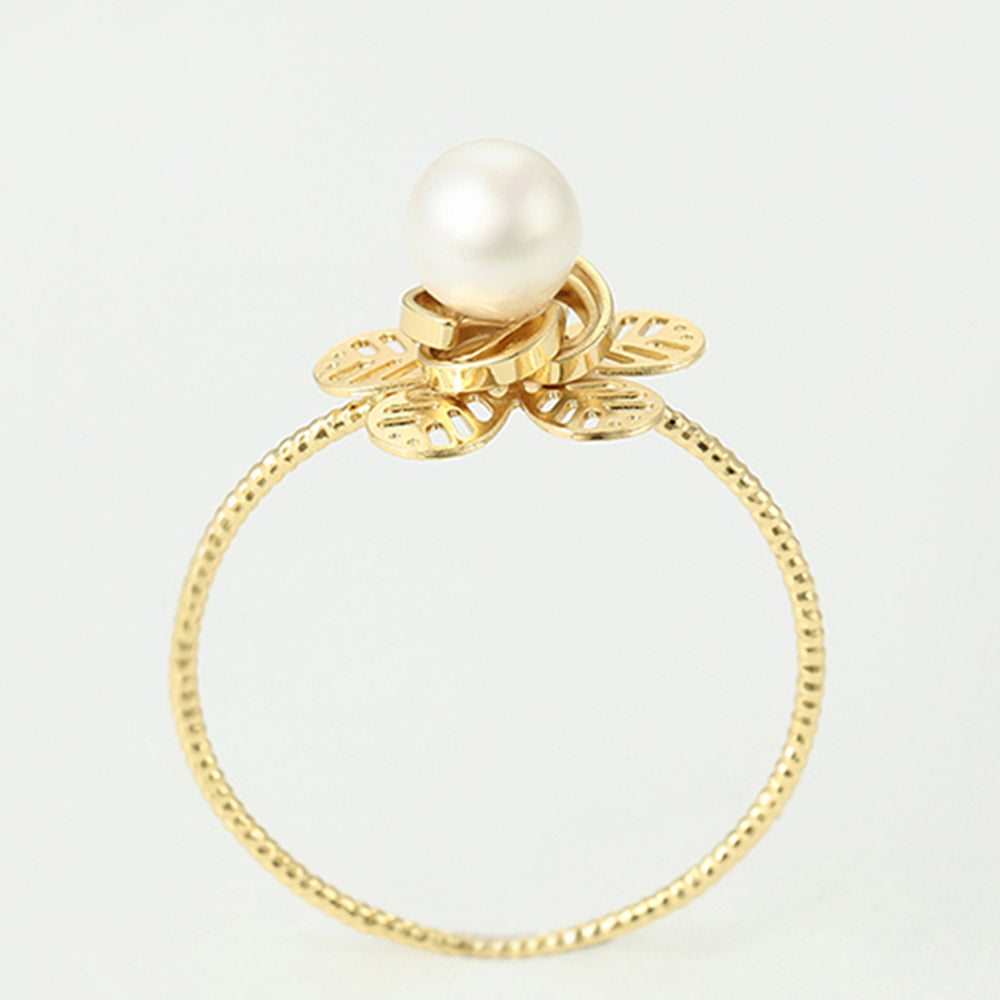Ring aus goldplattierterr Legierung mit Glasperle