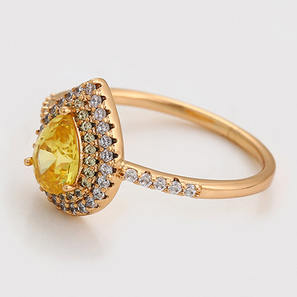 Ring aus goldplattierterr Legierung mit gelbem Emporia®-Kristall und weißem Emporia® Kristall 7 